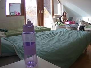 Vorjeur House camsoda voyeurcam-julmodels-bed-2