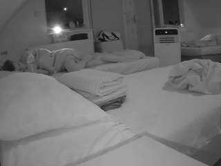 Vouyer House camsoda voyeurcam-julmodels-bed-2