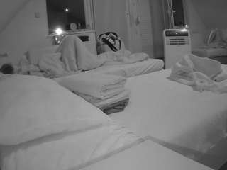 Voyeur House To camsoda voyeurcam-julmodels-bed-2