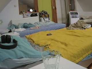 Vojeur House camsoda voyeurcam-julmodels-bed-2