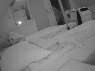 House Reallifecam camsoda voyeurcam-julmodels-bed-2