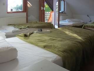 voyeurcam-julmodels-bed-2
