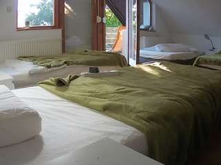voyeurcam-julmodels-bed-2