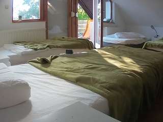 voyeurcam-julmodels-bed-2