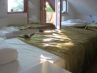 voyeurcam-julmodels-bed-2