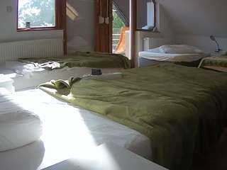voyeurcam-julmodels-bed-2
