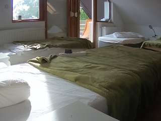 voyeurcam-julmodels-bed-2