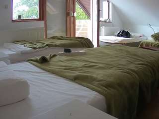 voyeurcam-julmodels-bed-2