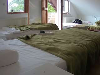 voyeurcam-julmodels-bed-2