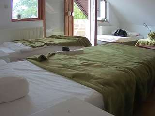 voyeurcam-julmodels-bed-2