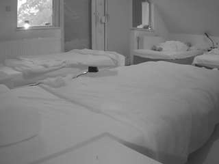 voyeurcam-julmodels-bed-2