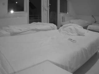 voyeurcam-julmodels-bed-2