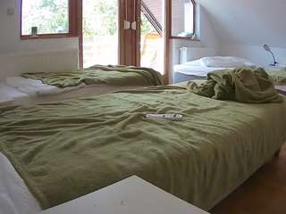 voyeurcam-julmodels-bed-2