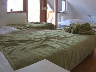 voyeurcam-julmodels-bed-2