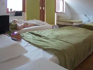 voyeurcam-julmodels-bed-2
