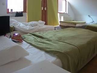 voyeurcam-julmodels-bed-2