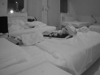 voyeurcam-julmodels-bed-2
