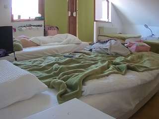  voyeurcam-julmodels-bed-2 chat room