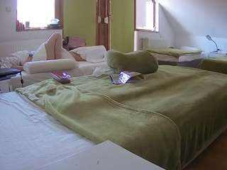 voyeurcam-julmodels-bed-2