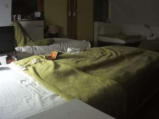 voyeurcam-julmodels-bed-2