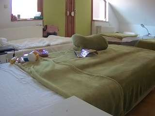 voyeurcam-julmodels-bed-2