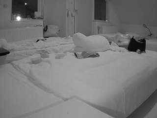 voyeurcam-julmodels-bed-2