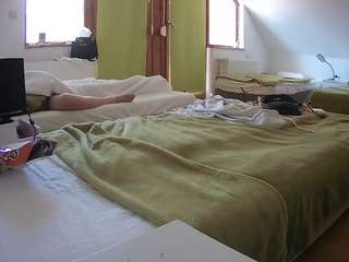 voyeurcam-julmodels-bed-2
