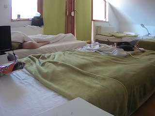 voyeurcam-julmodels-bed-2