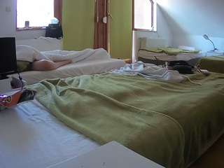 voyeurcam-julmodels-bed-2