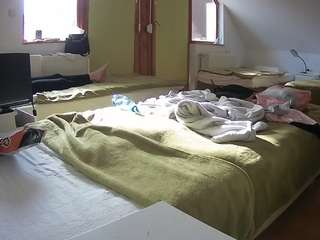 voyeurcam-julmodels-bed-2