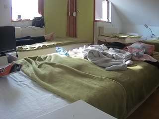 voyeurcam-julmodels-bed-2