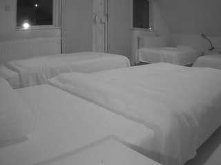 voyeurcam-julmodels-bed-2