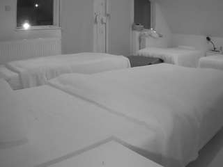 voyeurcam-julmodels-bed-2