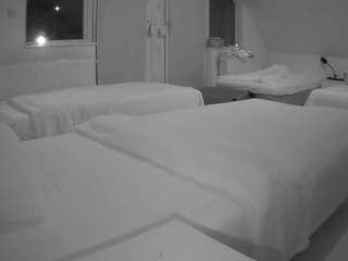voyeurcam-julmodels-bed-2