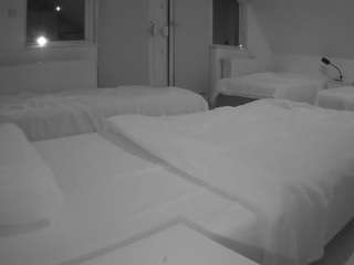 voyeurcam-julmodels-bed-2