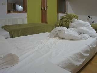  voyeurcam-julmodels-bed-2 chat room