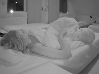 voyeurcam-julmodels-bed-2 camsoda