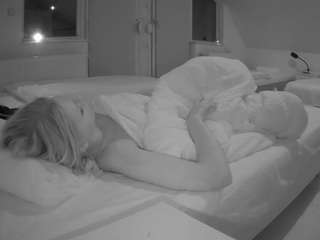 voyeurcam-julmodels-bed-2 camsoda