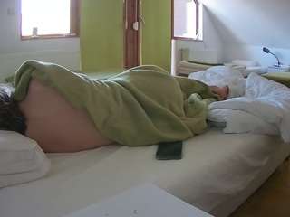 voyeurcam-julmodels-bed-2 camsoda
