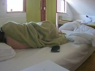 voyeurcam-julmodels-bed-2 camsoda