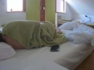 voyeurcam-julmodels-bed-2 camsoda