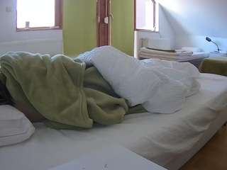 voyeurcam-julmodels-bed-2 camsoda