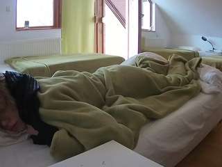 voyeurcam-julmodels-bed-2 camsoda