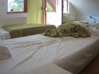 voyeurcam-julmodels-bed-2 camsoda