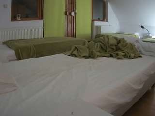voyeurcam-julmodels-bed-2 camsoda