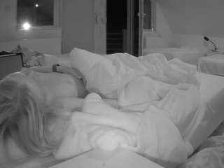 voyeurcam-julmodels-bed-2 webcam model