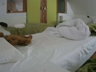  voyeurcam-julmodels-bed-2 chat room