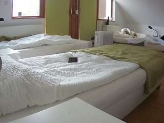 voyeurcam-julmodels-bed-2