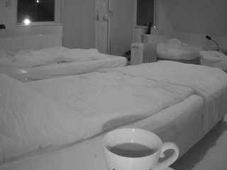 voyeurcam-julmodels-bed-2