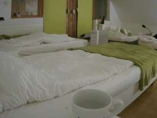 voyeurcam-julmodels-bed-2